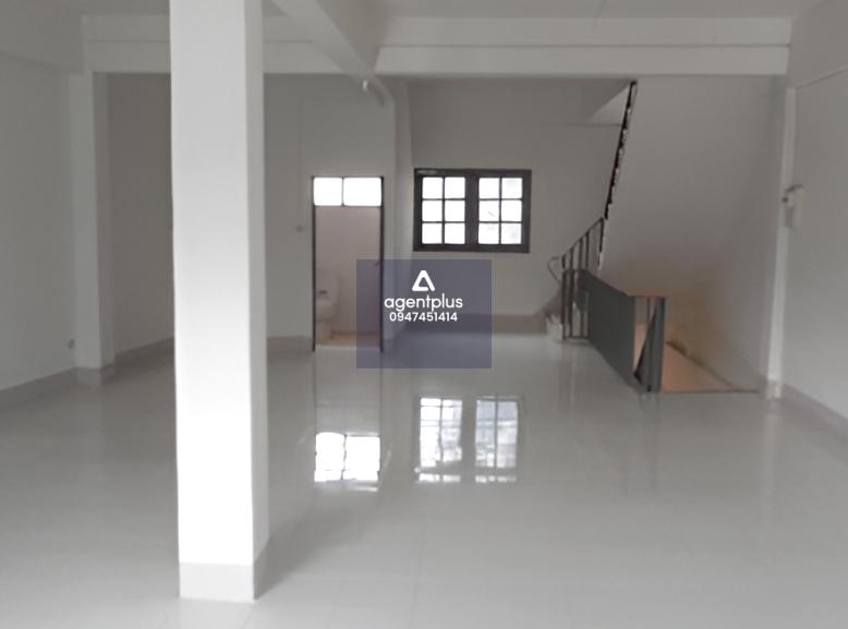 ขายอาคารพาณิชย์ 3 ชั้น จำนวน 2 คูหา ทะลุถึงกัน ภายในกว้างขวาง ปรับปรุงแล้ว ทำเลดีตั้งอยู่ใจกลางอำเภอเมืองกาฬสินธุ์ เหมาะสำหรับการอยู่อาศัยและทำธุรกิจ