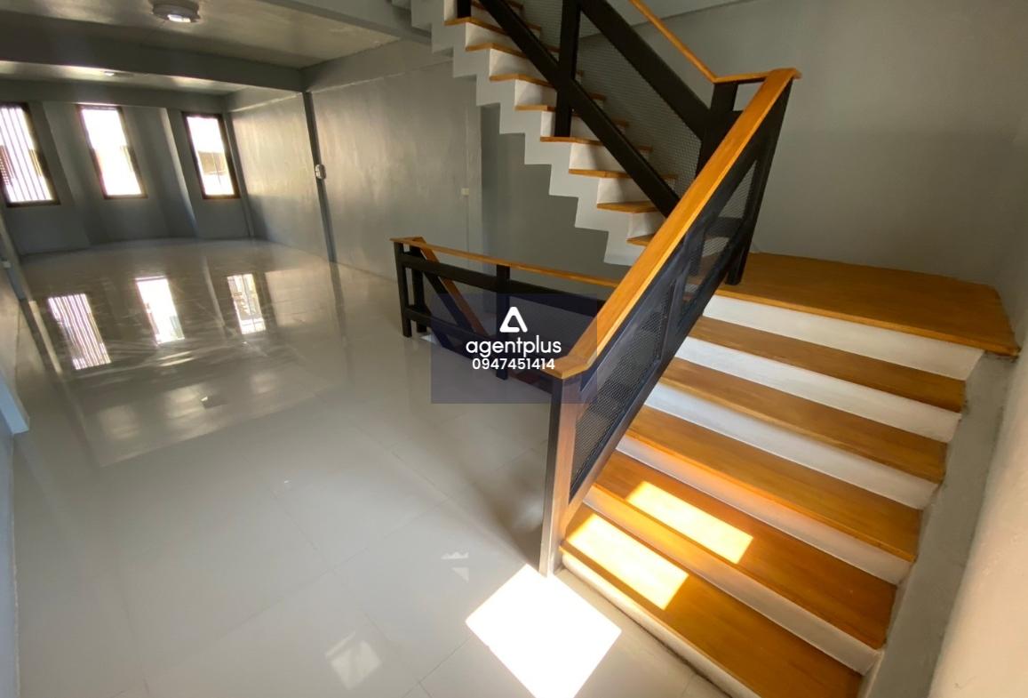 อาคารพาณิชย์ 2.5 ชั้น ทำเลดีใจกลางเมืองขอนแก่น เดินทางสะดวก เหมาะสำหรับอยู่อาศัยหรือประกอบธุรกิจ ปรับปรุงแล้ว พร้อมเข้าอยู่