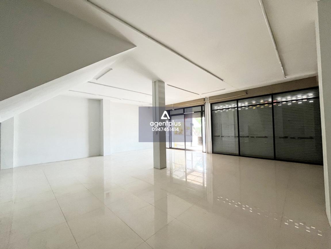 ขายอาคารพาณิชย์ 3 ชั้น 2 คูหา ทำเลใจกลางเมืองสมุทรสงคราม เหมาะค้าขายหรืออยู่อาศัย ใกล้ตลาด อำเภอเมือง เดินทางสะดวก พร้อมระบบสาธารณูปโภคครบครัน