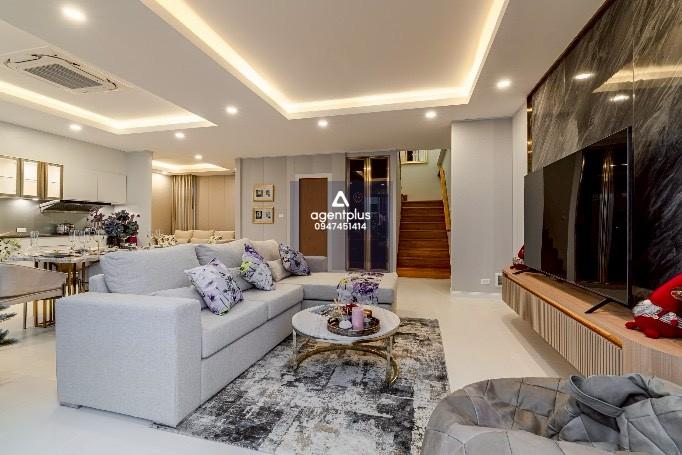 บ้านเดี่ยวทำเลทอง 2 ชั้น พร้อมสระว่ายน้ำ บ้านพร้อมบิ้ว ครบจบที่เดียว หิ้วกระเป๋าเข้าอยู่ได้เลย รังสี วิลเลจ พัทยา