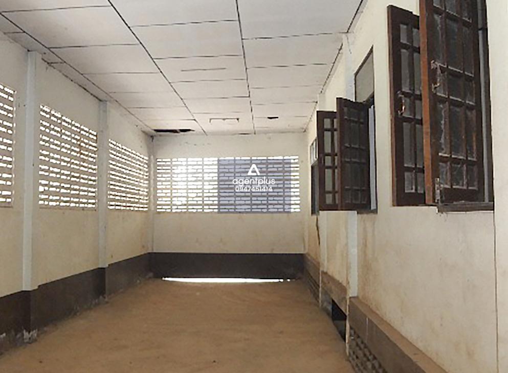 ขายบ้านเดี่ยวชั้นเดียว อยู่ในย่านชุมชนที่อยู่อาศัย สลับพื้นที่เพื่อการเกษตรกรรม ติดกับถนนสายบ้านทุ่ง-บ้านสันป่าก้าว