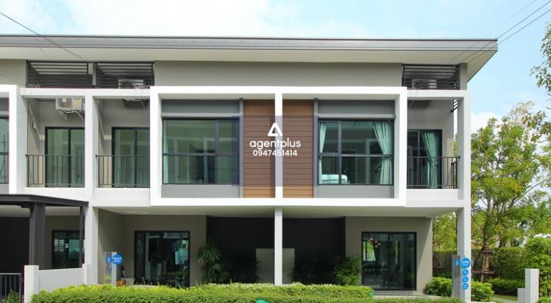 ขายทาวน์เฮ้าส์ ลุมพินี ทาวน์วิลล์ ลาดกระบัง - สุวรรณภูมิ บ้านพร้อมอยู่ สภาพดี ฟังก์ชันครบทำเลดี เดินทางสะดวก ใกล้สนามบินสุวรรณภูมิ