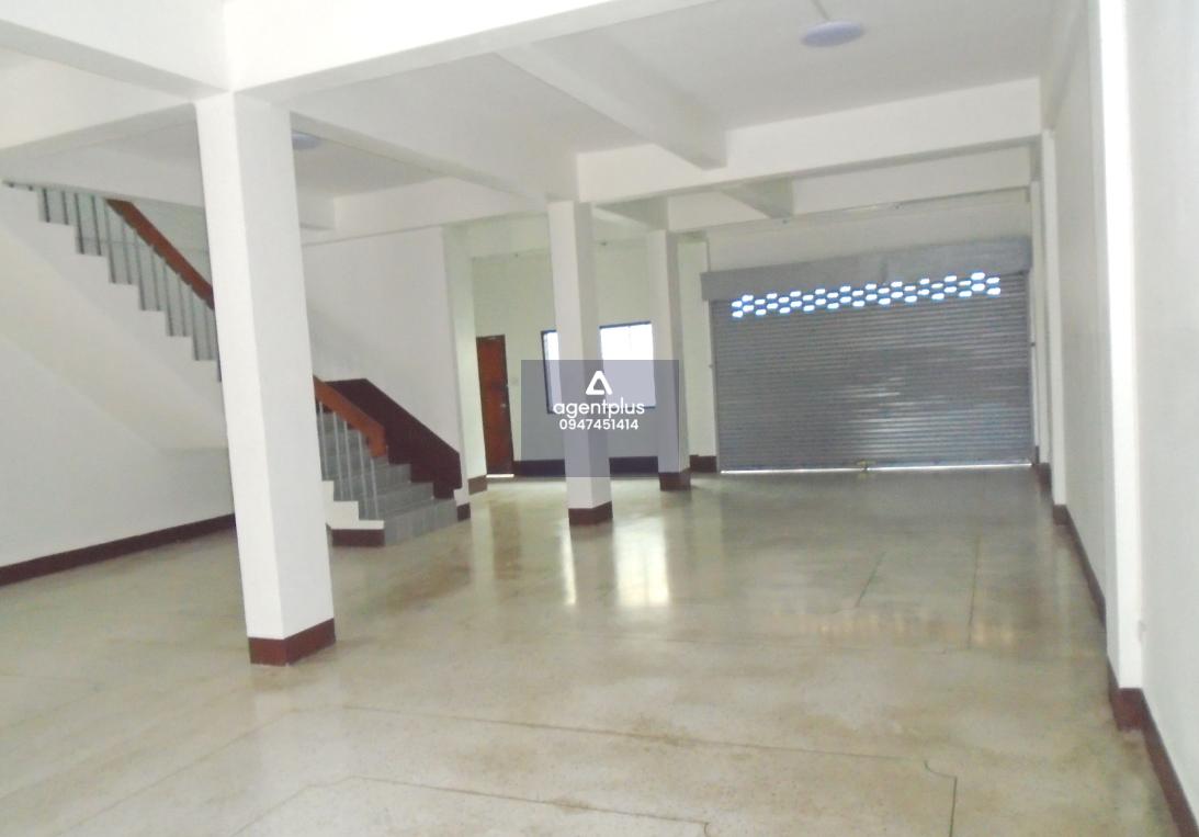 อาคารพาณิชย์ 3 ชั้น 2 คูหา ปรับปรุงใหม่ ทำเลดีติดถนนขนานด้านใน เดินทางเข้า-ออกสะดวก