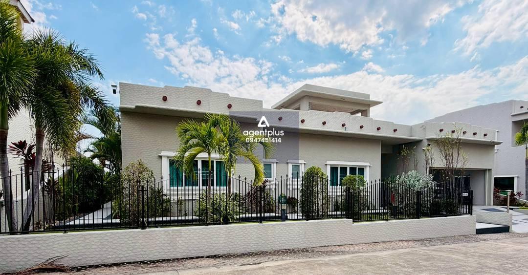 🌟ขาย บ้านหรู 3 ห้องนอน ที่ดินตั้ง 194.4 ตารางวา ในโครงการ Santa Maria ใกล้ Mabprachan Lake 