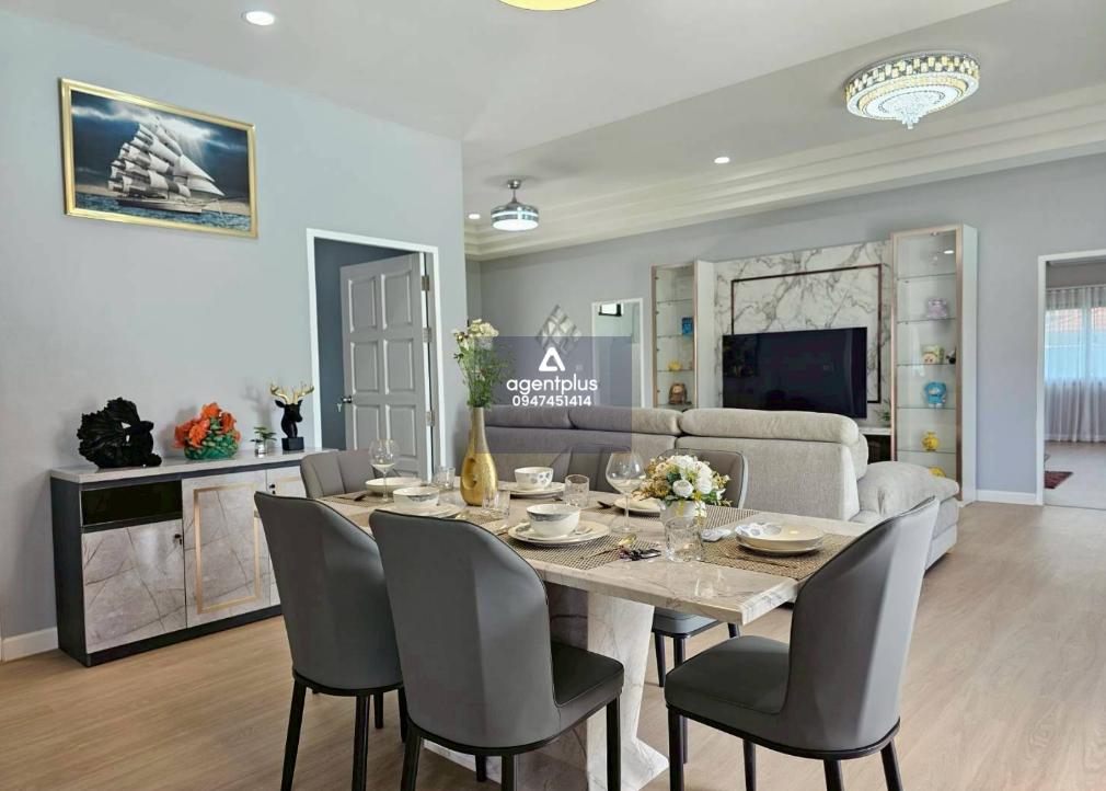 พูลวิลล่าหรู บางเสร่ พร้อมขาย