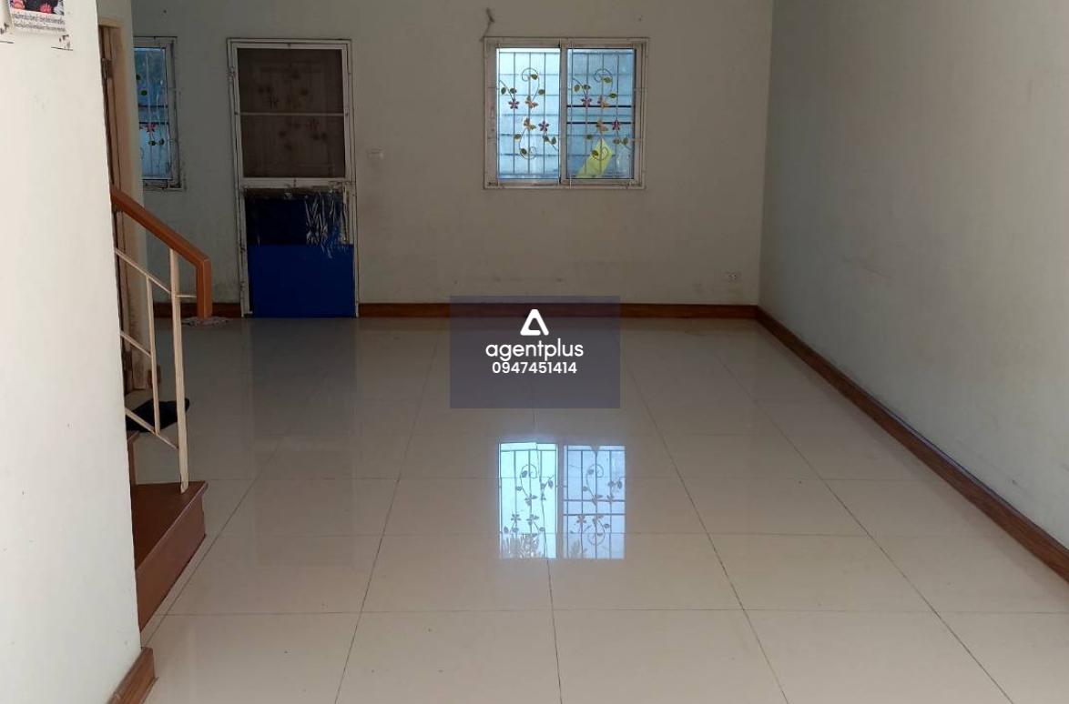 ทาวน์เฮ้าส์เปล่า 2 ชั้น หมู่บ้าน โครงการเอพลัสกรีนโฮม ใกล้สวนน้ำบ่อวิน ตลาด วัด ถนนสะพานสี่ – นิคมอีสเทิร์น