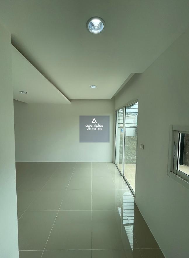 ขายด่วนดีลักซ์ ทาวน์ เลียบทางด่วน-รามอินทรา ทาวน์เฮ้าส์ 3 ชั้น พร้อมเข้าอยู่!