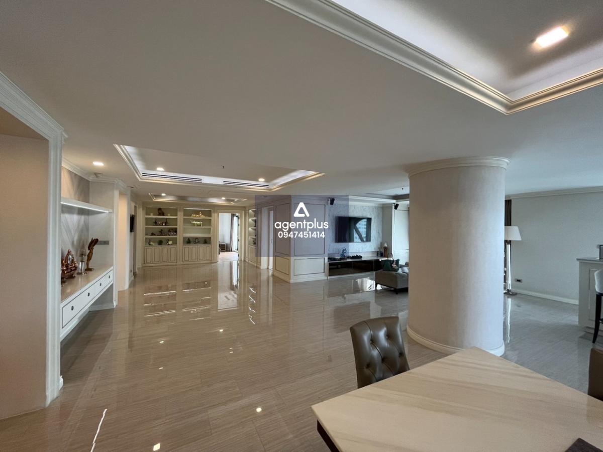 ขายคอนโดสุดหรู เลอบัว แอท สเตททาวเวอร์ ถนนสีลมบางรัก ห้องสวย 3 ห้องนอน 3 ห้องน้ำ ตกแต่งพร้อมเข้าอยู่ วิวแม่น้ำเจ้าพระยา และวิวเมืองได้อย่างชัดเจน 