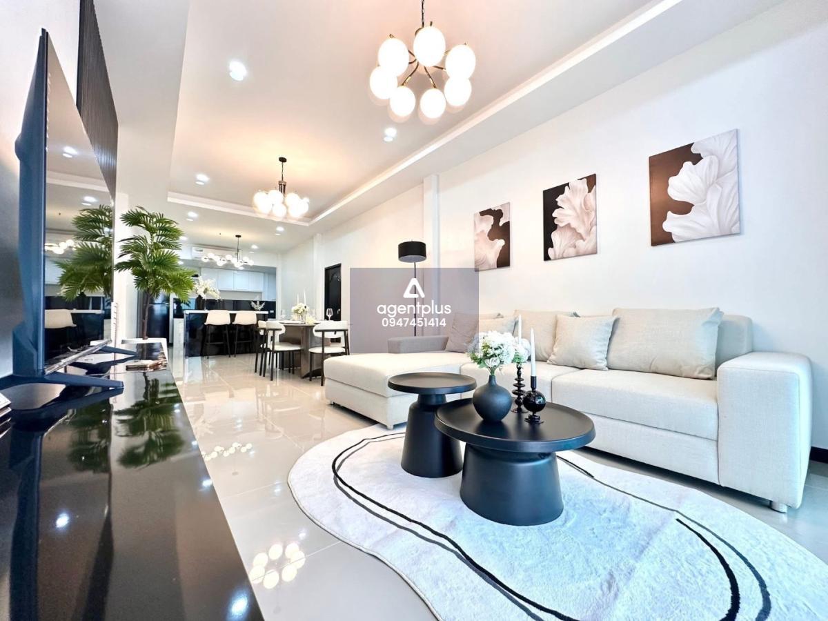 *บ้านแฝดรีโนเวทใหม่ทั้งหลัง พร้อมสระว่ายน้ำส่วนตัว โลเคชั่น: ซอยเนินพลับหวาน (ซอยลับแล)