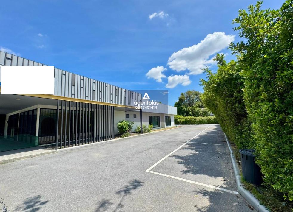 โชว์รูมและบ้านว่างเปล่าให้เช่า Sukhumvit Soi 76