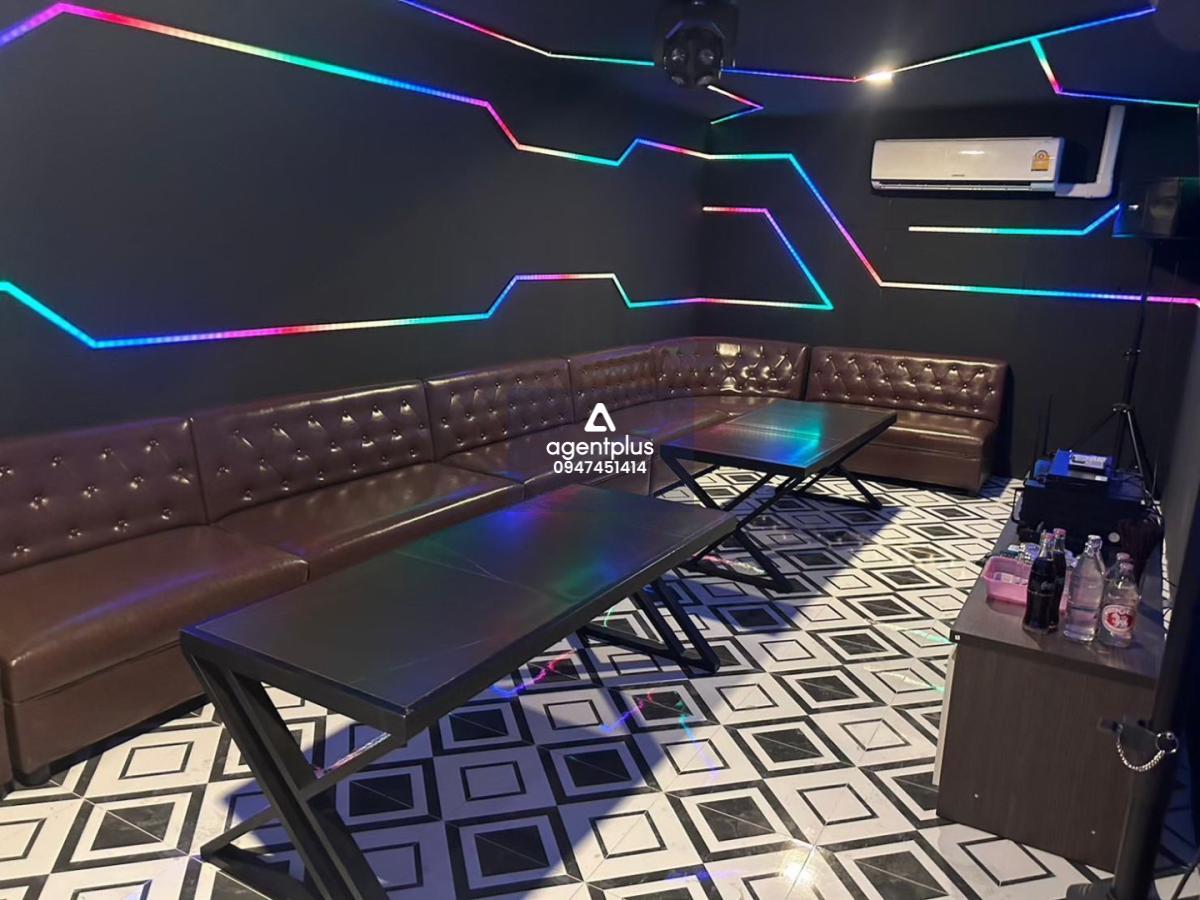 *ขายกิจการร้านบาร์ ติดถนนช้างคลาน ทำเลใจกลางเมือง ตรงข้ามโรงแรมดิเอ็มเพลส เชียงใหม่