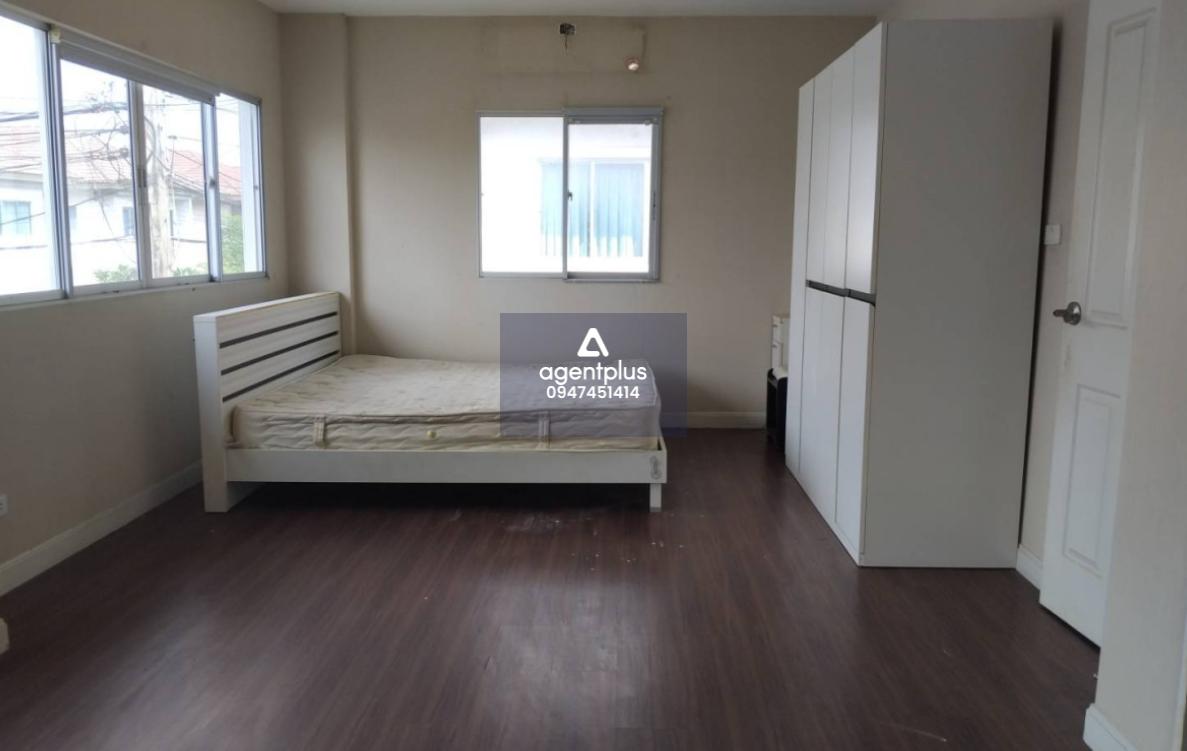 ขายด่วนบ้านเดี่ยว 2 ชั้น โครงการพร้อมพัฒน์ พรีว่า ถนนปัญญาอินทรา 3 ห้องนอน 2 ห้องน้ำ ราคา 3.67 ล้านบาท ใกล้สิ่งอำนวยความสะดวก