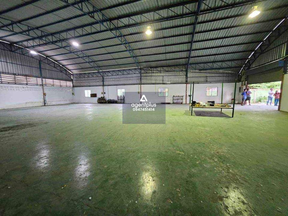 * ขายโกดังพร้อมอาคารพักอาศัย หนอง​หงษ์ พานทอง ชลบุรี