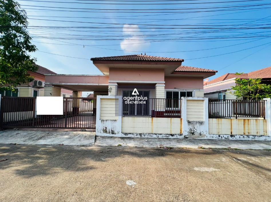 บ้านเดี่ยวชั้นเดียว เบญจวรรณ ชลบุรี ทำเลดี ติดถนนสายบางละมุง-ระยอง การเดินทางสะดวก อยู่ในย่านชุมชน