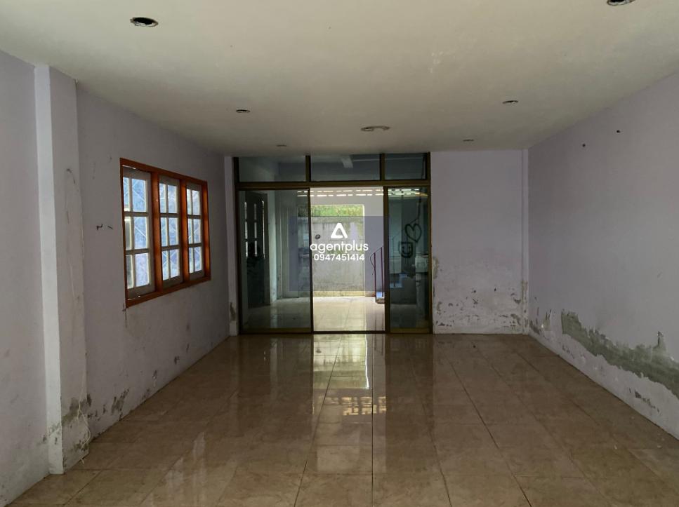 อาคารพาณิชย์ 2 ชั้น ทำเลดี ใกล้ถนนราษฎร์บำรุง ซอย 11 เดินทางสะดวก