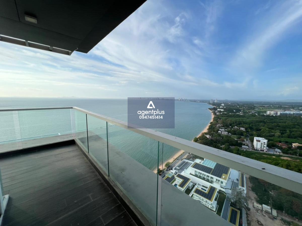 This beautiful sea-view condominium is for sale and it comes at the price of 6,200,000฿ Corner unit One bedroom & one bathroom 50 square meters Foreign Quota Condo features: Corner unit Sea-view from almost every corner of the unit Ceiling-to-floor glass 
