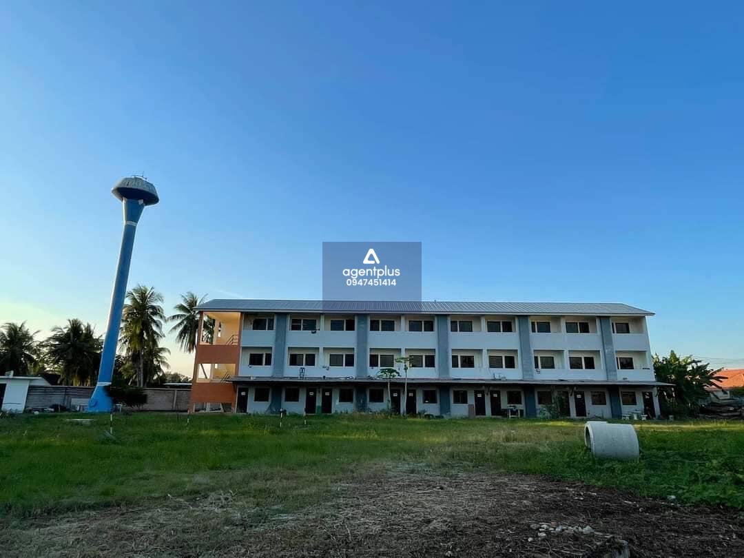 ขาย บ้านเดี่ยวพร้อมที่ดิน มีโกดัง หอพัก ในพื้นที่ขนาด 6 ไร่ ติดถนนใหญ่ 3 นาทีถึงมอเตอร์เวย์ ทำธุรกิจโรงงาน หรือ หอพักได้เลย