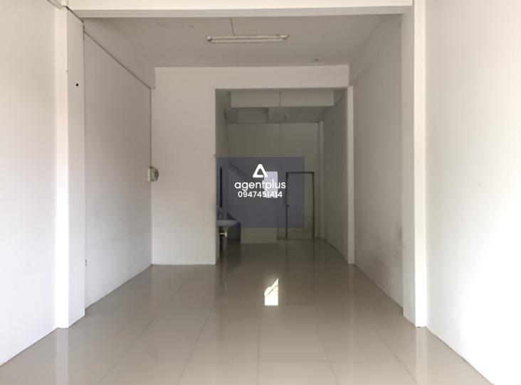 อาคารพาณิชย์ 3 ชั้น โครงการบูรพาแลนด์ ชลบุรี ทำเลดี บริเวณรอบทรัพย์เป็นแหล่งชุมชน เดินทางสะดวก ทรัพย์ตั้งอยู่บนถนนอัสสัมชัญ–ไร่กล้วย รายล้อมด้วยสิ่งอำนวยความสะดวกครบ เหมาะสำหรับอยู่อาศัยหรือประกอบธุรกิจ