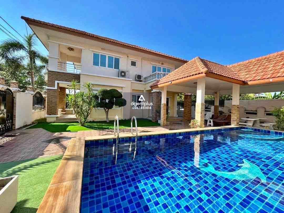  ขาย & ให้เช่า – วิลล่าสระว่ายน้ำ 4 ห้องนอน ใจกลางพัทยาใต้