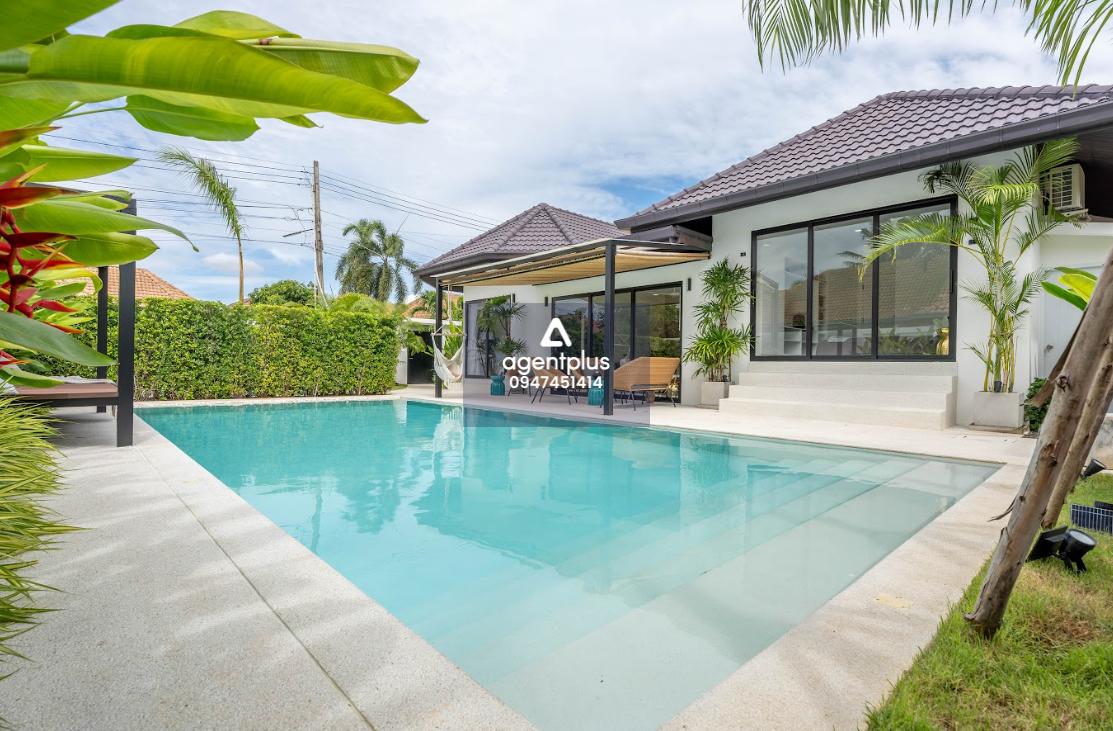 บ้านวิลล่าดีไซน์เนอร์พร้อมสระว่ายน้ำในพัทยา