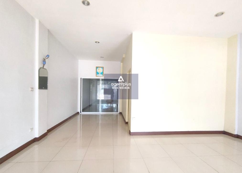 ขายด่วนอาคารพาณิชย์ 4 ชั้น สะพานสูง ทำเลดี บนถนนราษฎร์พัฒนา เขตสะพานสูง