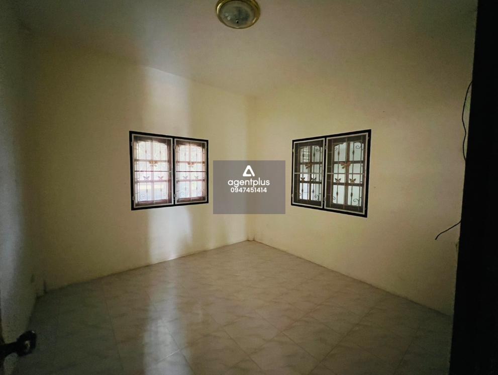 บ้านเดี่ยวชั้นเดียว พื้นที่ใช้สอยกว้างขวาง โครงการรุ่งโรจน์ (ซอย 3) ซอยสุขุมวิท 13 ทำเลดี ในแหล่งชุมชน สาธารณูปโภคครบครัน การคมนาคมสะดวก