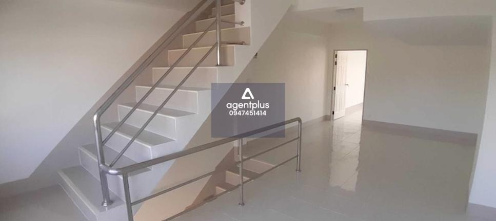 ขายด่วนอาคารพาณิชย์ 3 ชั้น 1 คูหา บ้านสันทราย แม่จัน ทำเลดี ใจกลางแม่จัน – พร้อมเข้าอยู่ คุ้มค่าทุกตารางเมตร!