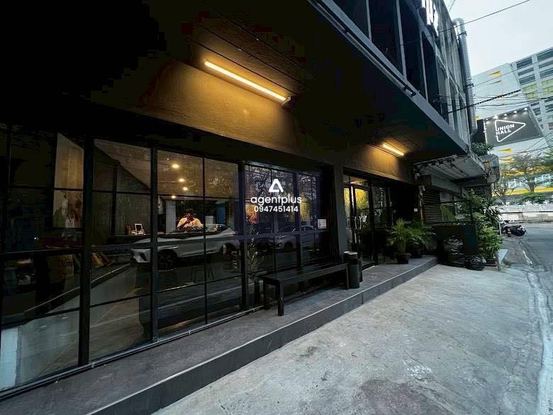 ให้เช่าอาคารใหญ่พาณิชย์ 2 คูหา ห้องLiveสด ห้าแยกลาดพร้าว กรุงเทพฯ