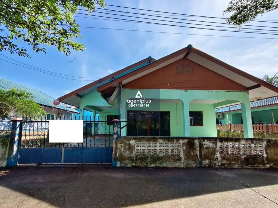 บ้านเดี่ยว โครงการเจริญรมย์ การ์เด้นวิลล์ ห่างจากถนนสายบ้านค่าย-บ้านหนองคอกหมู ประมาณ 1.5 กม. เดินทางเข้า-ออกสะดวก