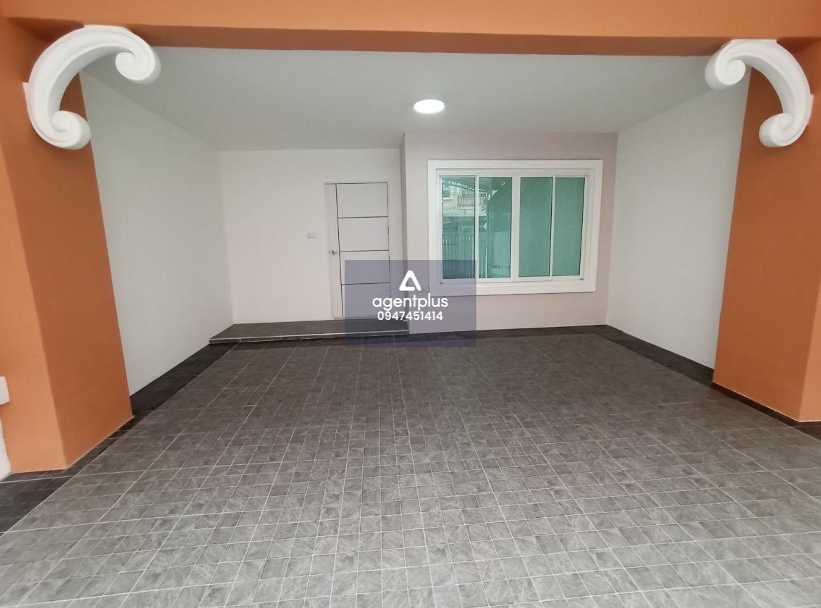 ขายทาวน์เฮ้าส์ 3 ชั้น โครงการรีสอร์ทต้า วัชรพล ปรับปรุงใหม่ ทำเลศักยภาพ เดินทางสะดวก ใกล้ทางด่วน