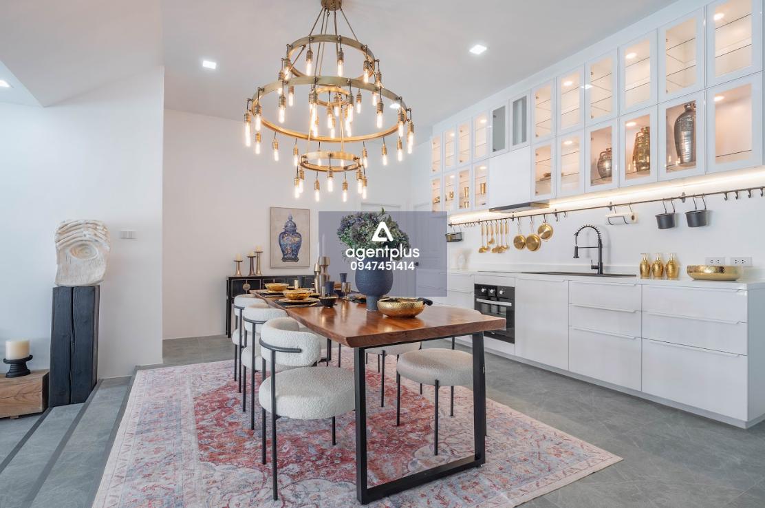 บ้านวิลล่าดีไซน์เนอร์พร้อมสระว่ายน้ำในพัทยา