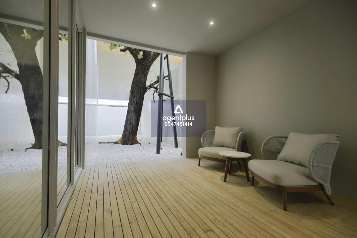 002 Luxury modern pool villa ready to move in Bangkok 4bed 5bath land size 210 sqwah. living area 750sqm 3 storay