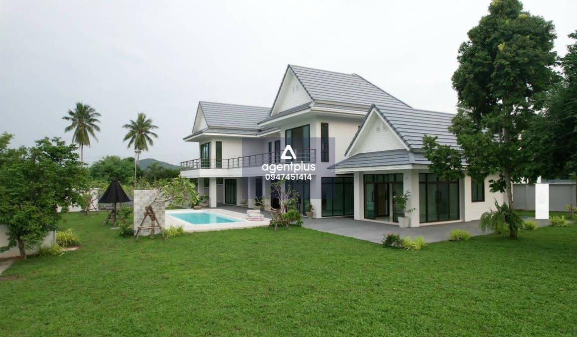 ให้เช่า Luxury Pool Villa วิลล่าสีขาว 2 ชั้น สไตล์ Modern Tropical บางเสร่ – พัทยา 