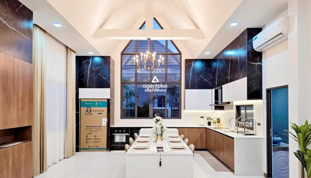 รีบด่วน ราคานี้มีเพียงสามหลังเท่านั้น! บ้านเดี่ยวหนึ่งชั้น สไตล์นอนเด็กเพดานสูงโปร่งสบายไม่อึดอัด มาพร้อมสระว่ายน้ำส่วนตัว 3 ห้องนอน 4 ห้องน้ำ