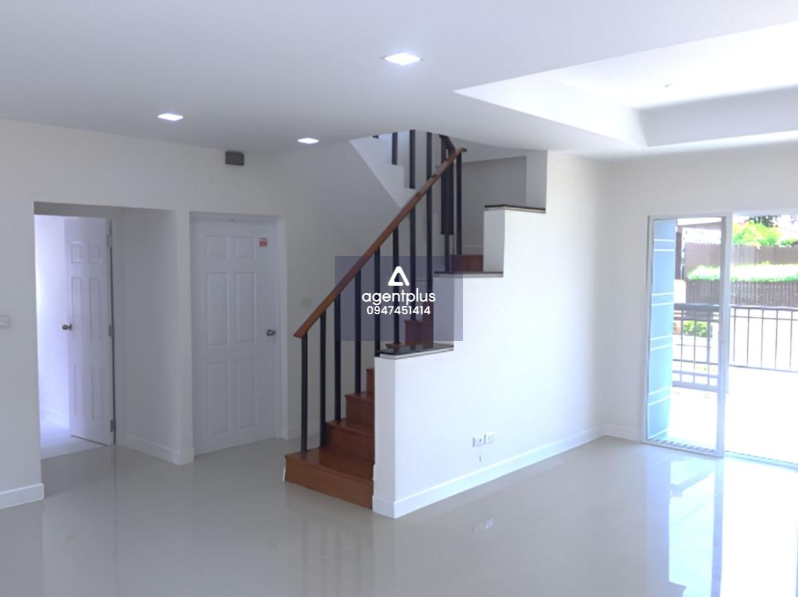 ขายบ้านเดี่ยว 2 ชั้น การ์เด้น วิลล่า วอเตอร์ฟร้อนท์ ลำลูกกา ทำเลดี ใกล้กับถนนรังสิต-นครนายก สามารถเดินทางเชื่อมต่อไปยังถนนพหลโยธินและถนนลำลูกกาได้