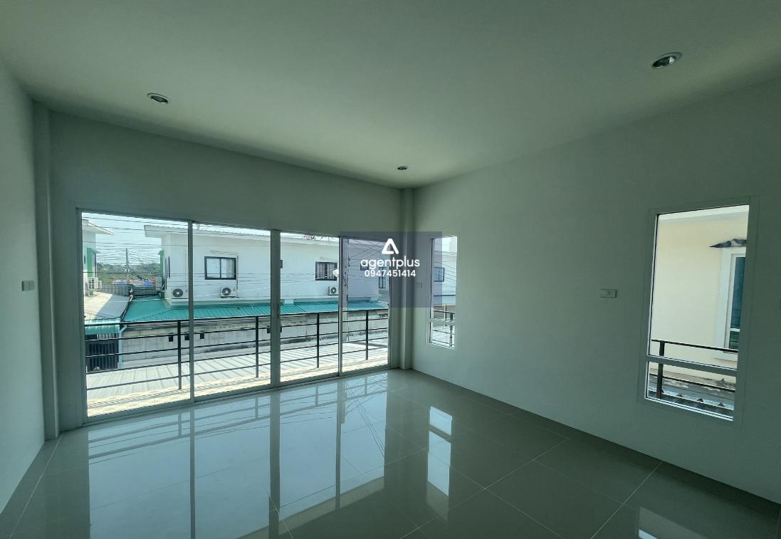 บ้านเดี่ยว โครงการปัถยะกร ราชบุรี ปรับปรุงใหม่ บ้านเดี่ยว 2 ชั้น ทำเลดีในแหล่งชุมชน ห่างจากถนนราชบุรี-ผาปกประมาณ 150 เมตร เดินทางเข้า-ออกสะดวก