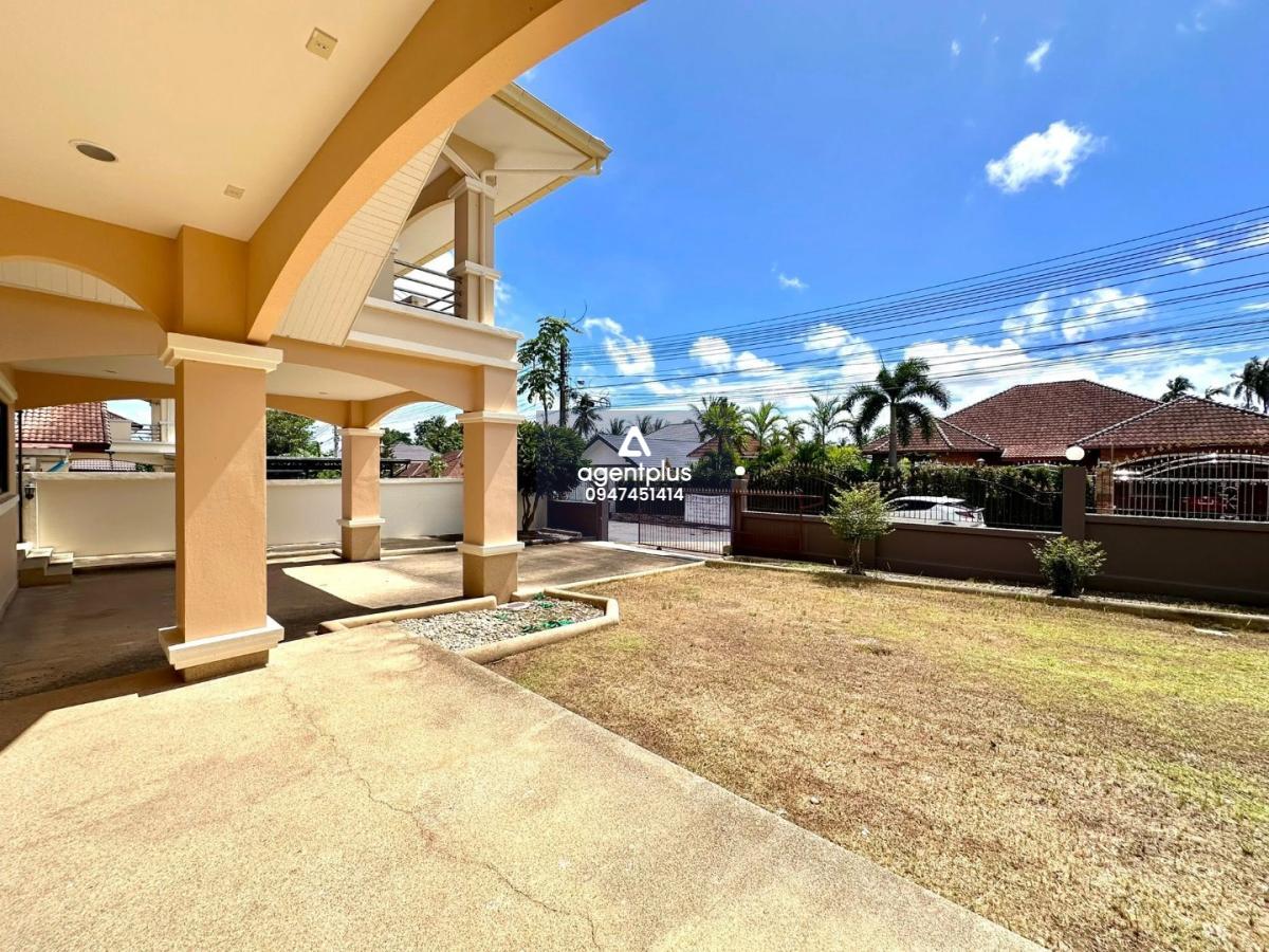 ขายบ้านพูลวิลล่า  2 ชั้น (เหมาะสำหรับนักลงทุนรีโนเวทขาย)