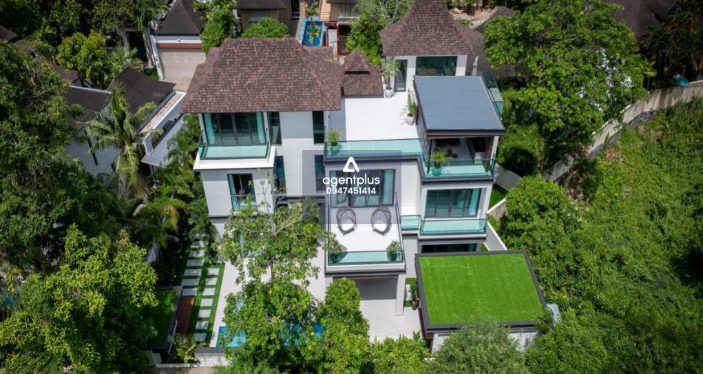 ขาย บ้านหรู 3 ชั้น ใกล้หาดนาจอมเทียน พร้อมลิฟต์และบันไดแยก 2 ทาง