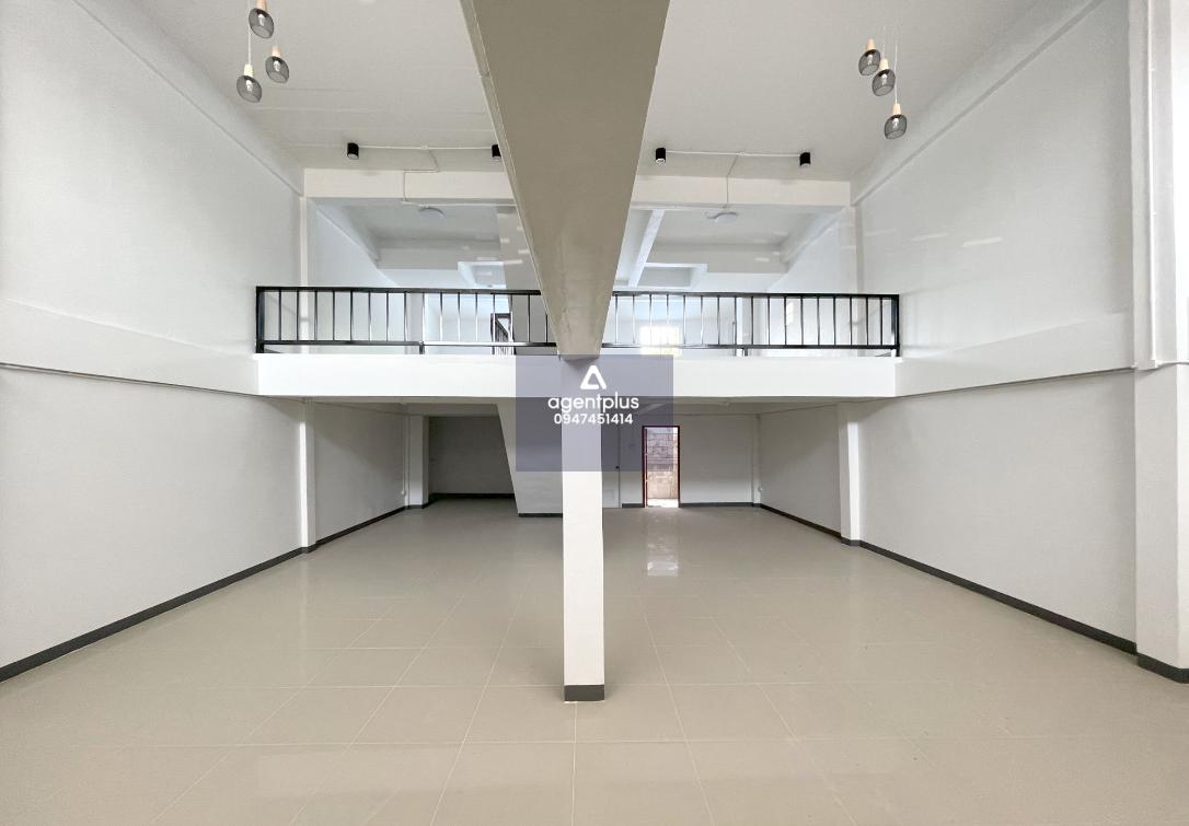 อาคารพาณิชย์ หนองหาร เชียงใหม่ อาคารพาณิชย์ 2.5 ชั้น ทะลุถึงกัน ทำเลดี ติดถนนสายเชียงใหม่–พร้าว (ทล.1001) เหมาะสำหรับอยู่อาศัยและประกอบธุรกิจ