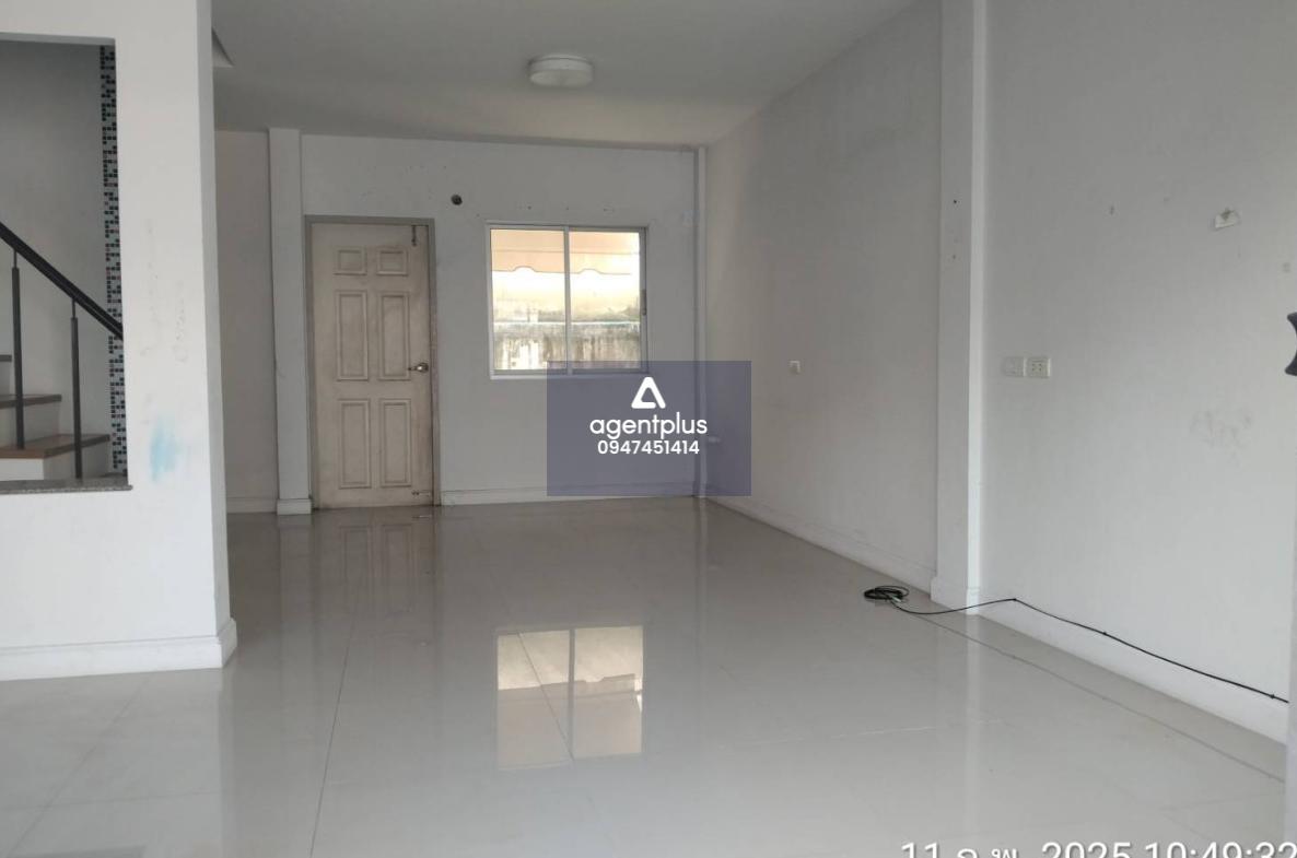 ทาวน์เฮ้าส์ 2 ชั้น หมู่บ้านศุภาลัย โนโววิลล์ (กรุงเทพ–ปทุมธานี)