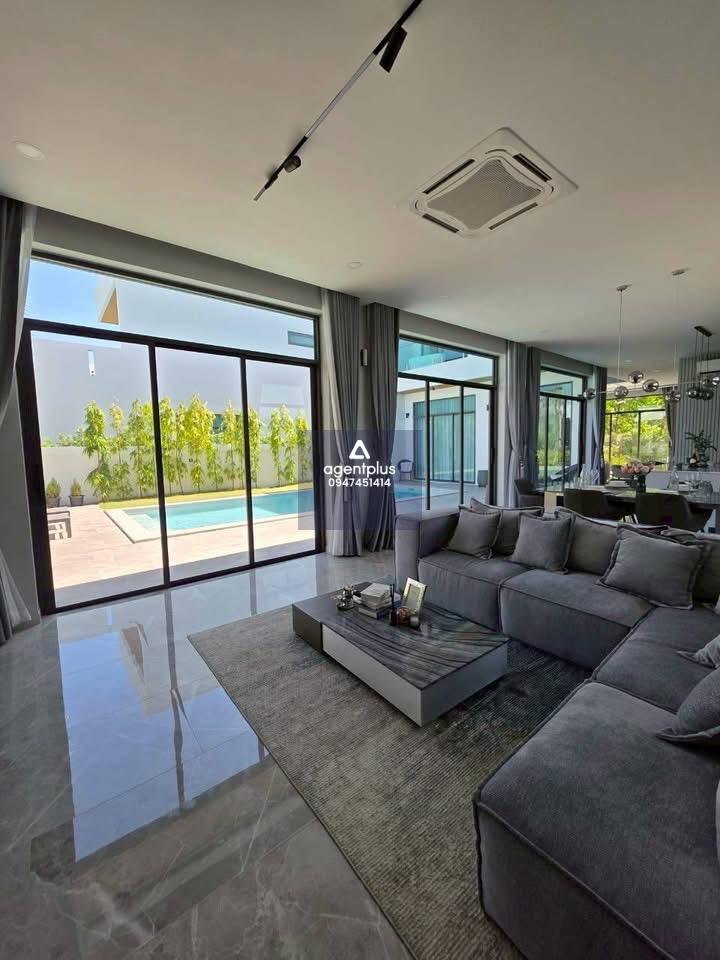 🏡✨ *ขายพูลวิลล่าหรูสไตล์โมเดิร์น – Sugar Palm Pool Villa ห้วยใหญ่