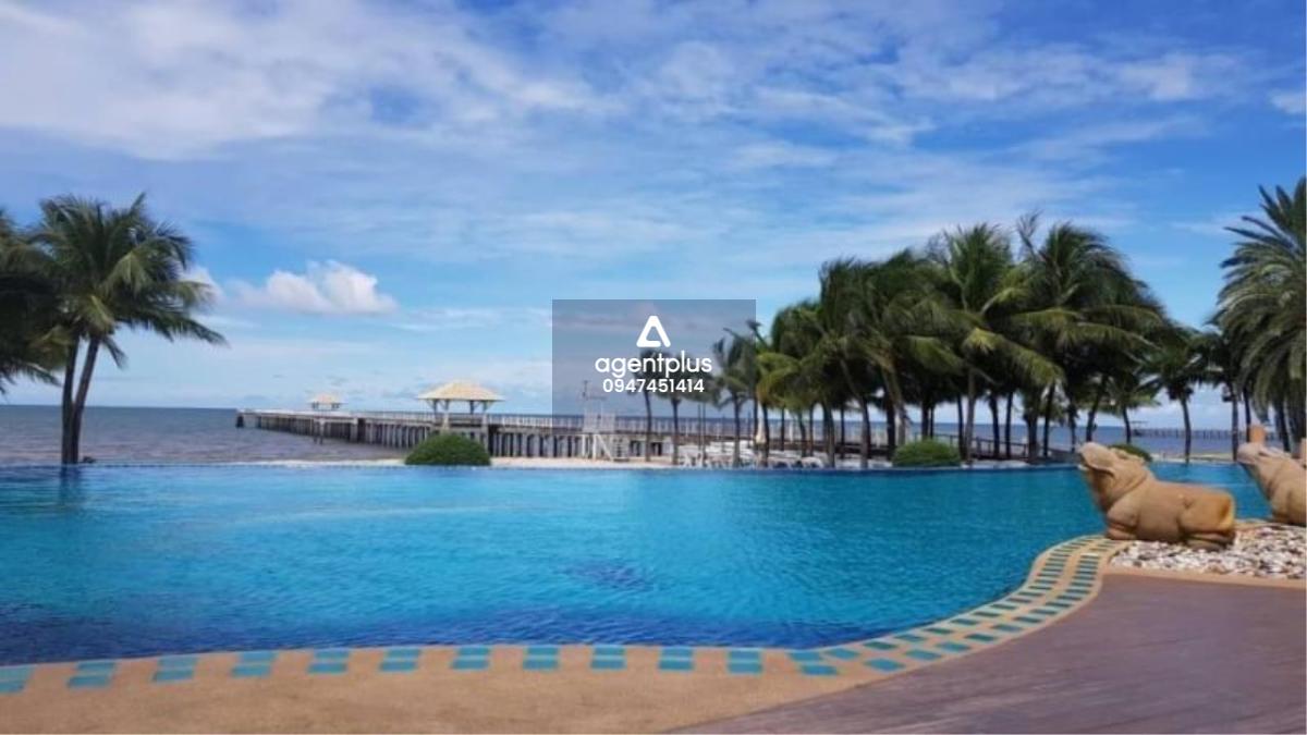 ขายบ้านPool Villa ริมทะเลบนหาดส่วนตัว   หมู่บ้าน𝐂𝐚𝐬𝐚𝐥𝐮𝐧𝐚r - บางแสน