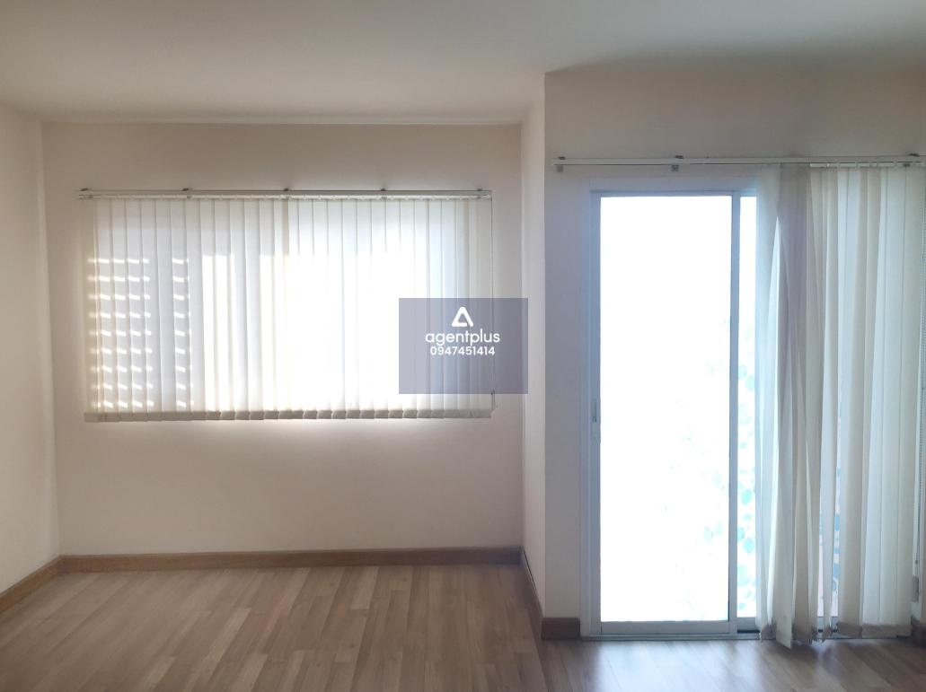 ทาวน์เฮ้าส์ 2 ชั้น การคมนาคมสะดวก สาธารณูปโภคครบครัน ใกล้แหล่งชุมชน ถนสุขุมวิท (ทล.3) แยกเข้าถนนเมืองใหม่กลาง 1.5 กม. และแยกเข้าถนนห้วยเล็กประมาณ 100 เมตร โครงการธนาพร แหลมฉบัง ศรีราชา