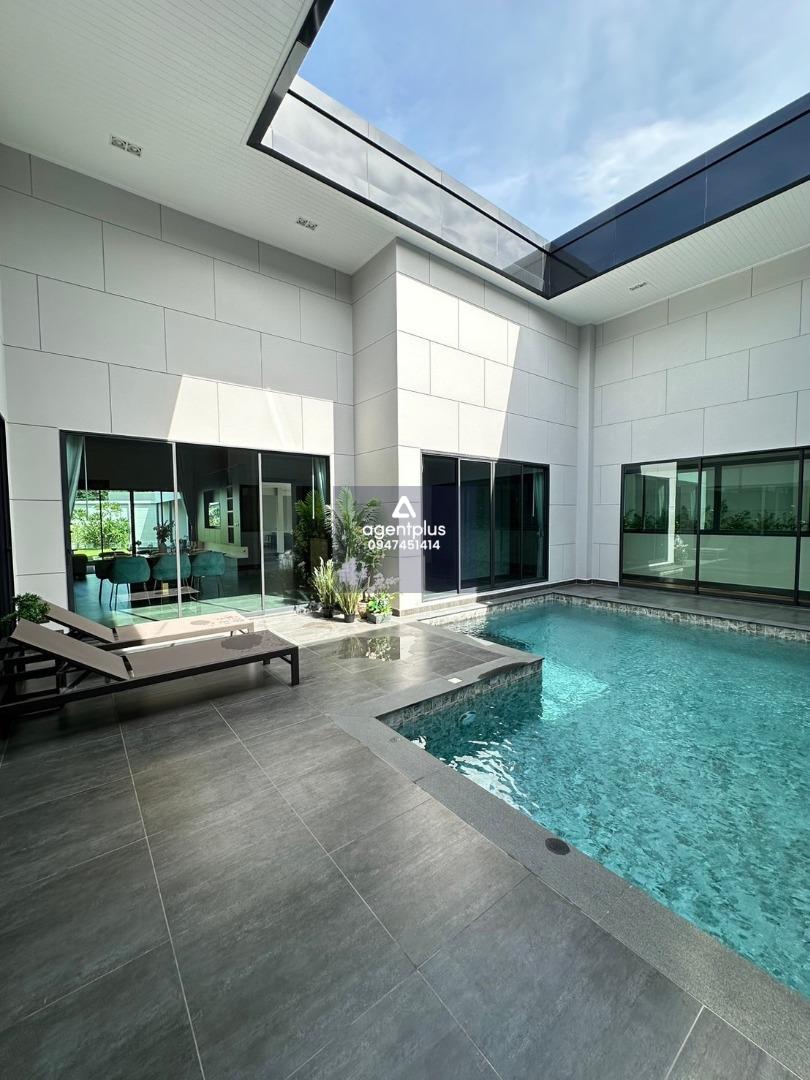 บ้านลักซูรี่ สไตล์โมเดิร์น The luxury house with a modern style  บ้านพร้อมอยู่พร้อมโอน บ้านสวยในโครงการ Reservoir town ( Baan mae 7 ) ทุ่งกลม ตาลหมัน พัทยา