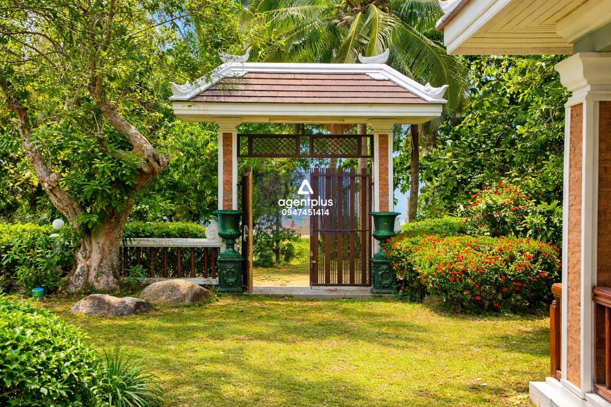 ขาย/เช่าบ้านพร้อมสระว่ายน้ำ ทำเลติดหาด บรรยากาศเงียบสงบ เป็นส่วนตัวสูง บางเสร่