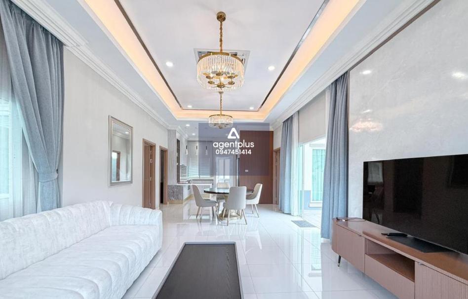 พูลวิลลาในโครงคุณภาพ ออกแบบได้ครบทุกฟังก์ชันการใช้งาน ตกแต่งด้วยเฟอร์นิเจอร์อย่างดี หรูหรา ทันสมัย  ชุมชนดี สังคมดี บรรยากาศน่าอยู่ โอบล้อ ด้วยธรรมชาติ และใกล้แหล่งท่องเทียวมากมาย