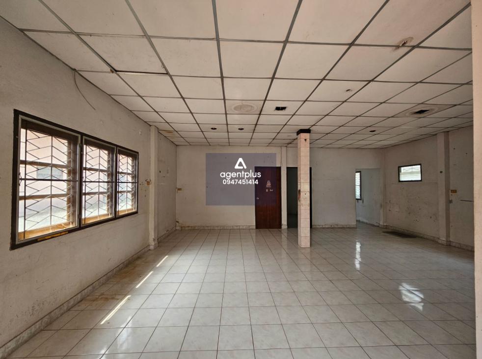 บ้านเดี่ยวชั้นเดียว บ้านธำรงค์วิลล่า หนองตำลึง ทำเลดี ติดถนน เดินทางเข้า-ออกสะดวก บริเวณโดยรอบเป็นแหล่งชุมชน