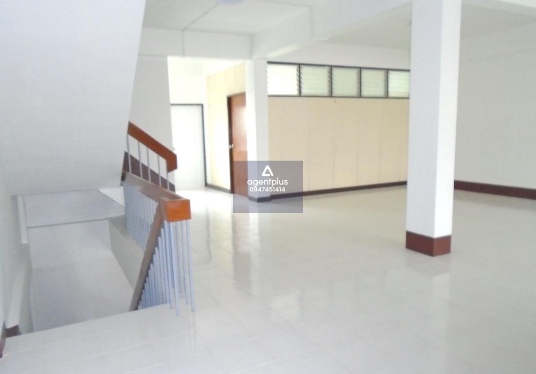 อาคารพาณิชย์ 3 ชั้น 2 คูหา ปรับปรุงใหม่ ทำเลดีติดถนนขนานด้านใน เดินทางเข้า-ออกสะดวก