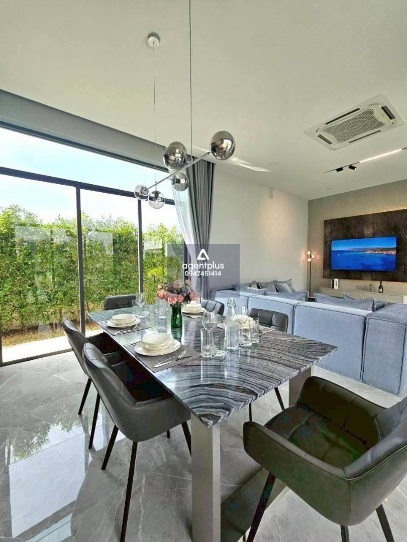 ขาย พูลวิลล่าหรูสไตล์โมเดิร์น พร้อมสิ่งอำนวยความสะดวกครบครัน