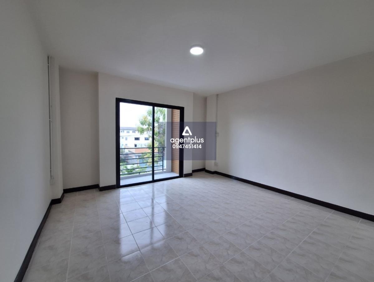 ขายอาคารพาณิชย์ 3.5 ชั้น มี ชั้นลอย + ดาดฟ้า บางขุนเทียน — ทำเลค้าขาย-อยู่อาศัยคุ้มค่า